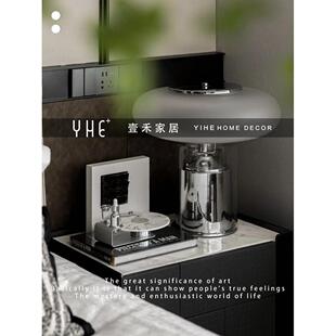 壹禾家居样板间主卧长辈房床头柜软装饰品摆件组合套装台灯书籍画