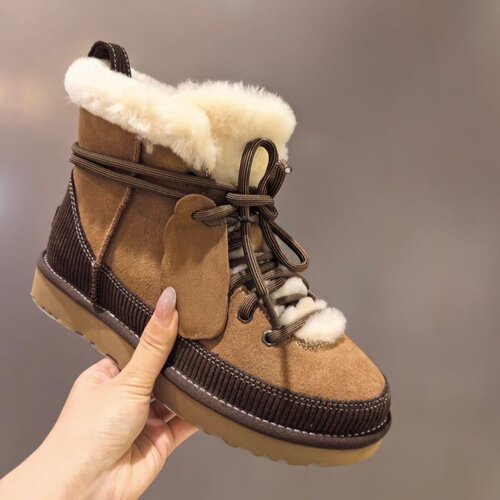 维多娜羊皮毛一体保暖防滑雪地靴