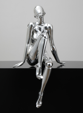 现代轻奢电镀银空山基机械姬科技女神摆件客厅电视柜电脑桌装饰品