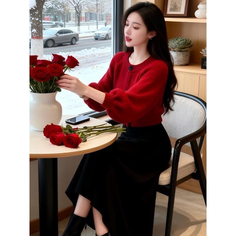 高级感红色纽扣软糯针织开衫女秋季慵懒风宽松显瘦短款小个子上衣