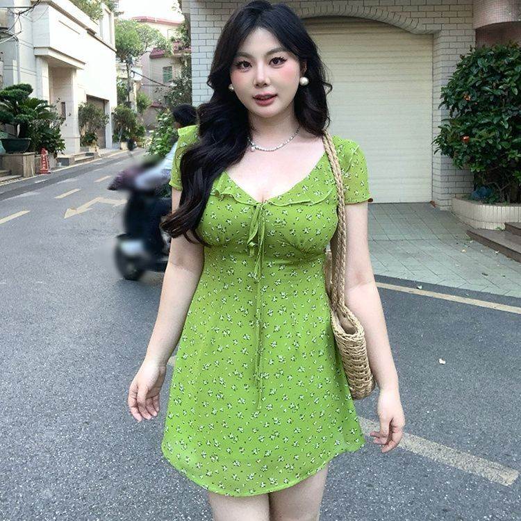 胖mm微胖大码“浮春”法式温柔荷叶边领绿色碎花显瘦短袖连衣裙