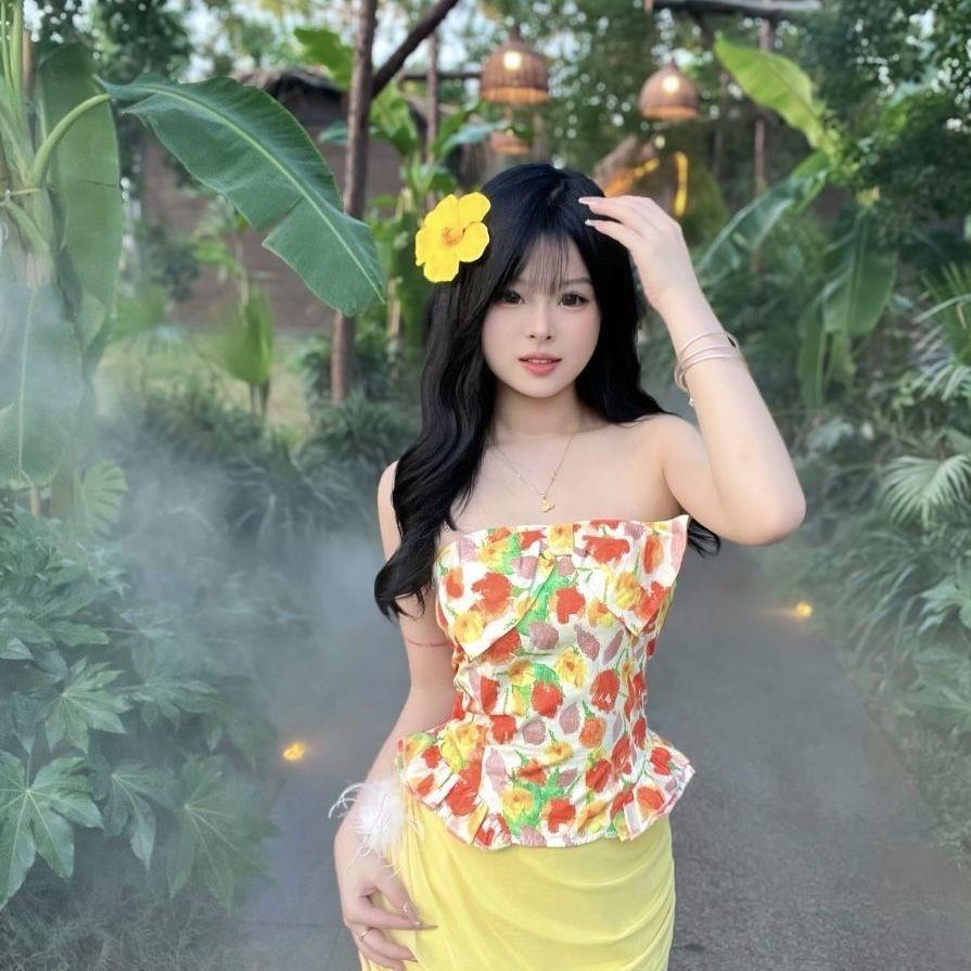 度假套装碎花夏季多巴胺绝美气质黄色印花抹胸上衣网纱包半身裙