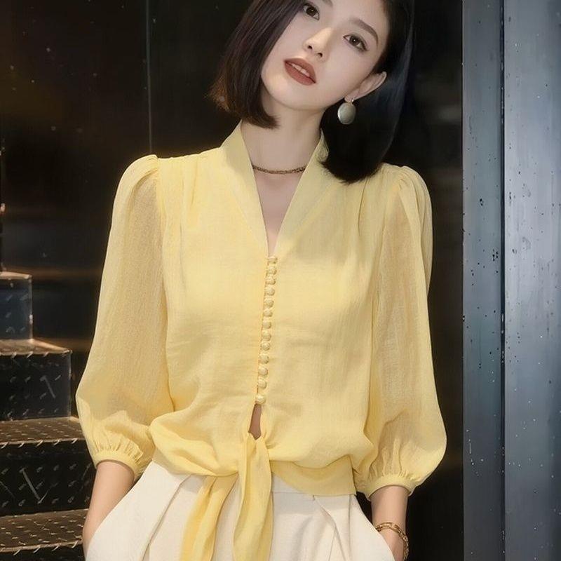 法式气质黄色V领衬衫女2026新款高级感显瘦小众别致减龄上衣