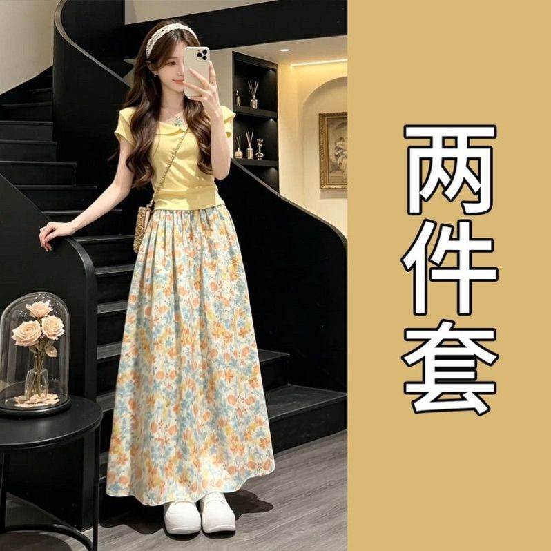 巨好看漂亮黄色碎花连衣裙女夏季2026新款小个子穿搭一整套装长裙