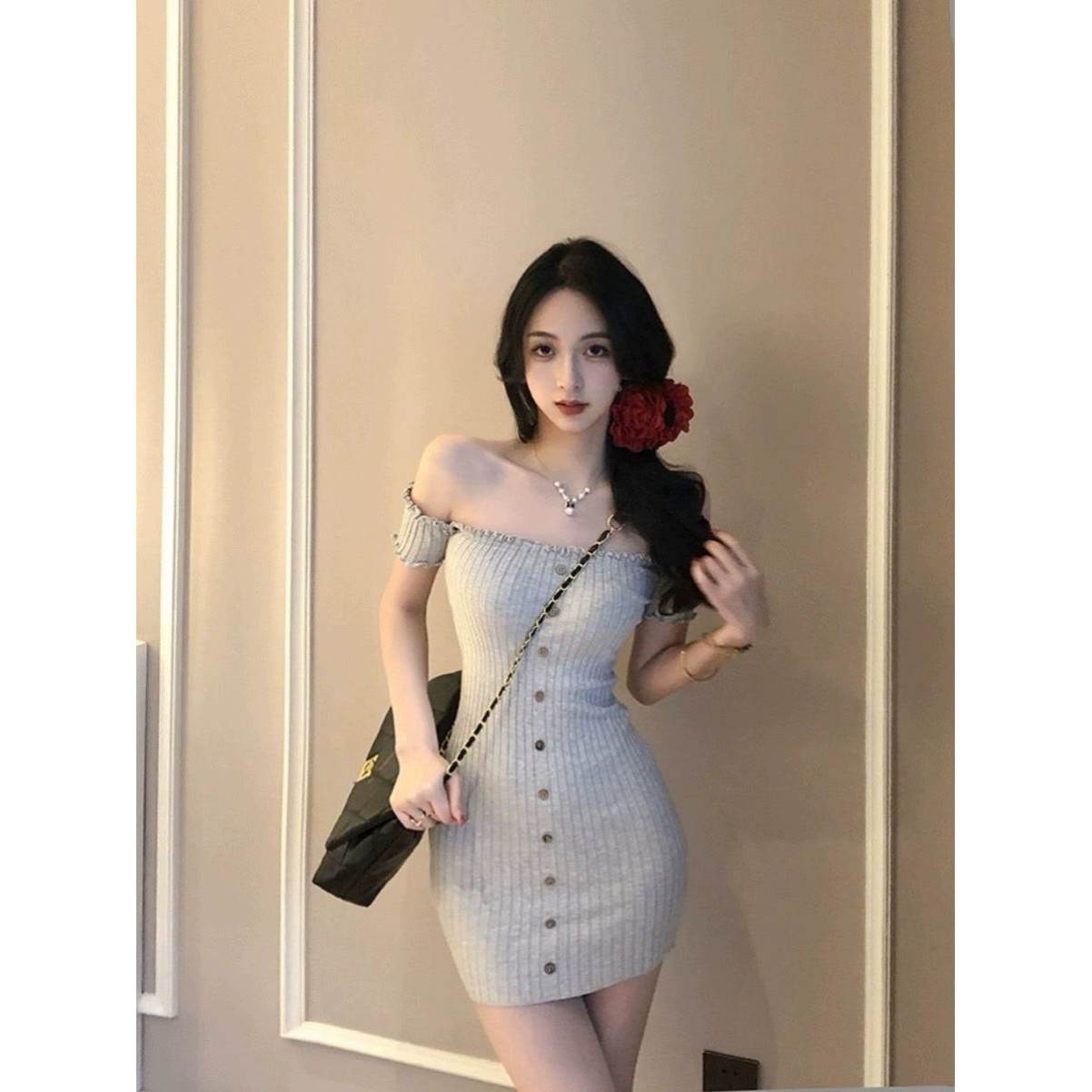 法式一字肩性感紧身包臀裙女冰丝纽扣显瘦收腰短款针织连衣裙辣妹