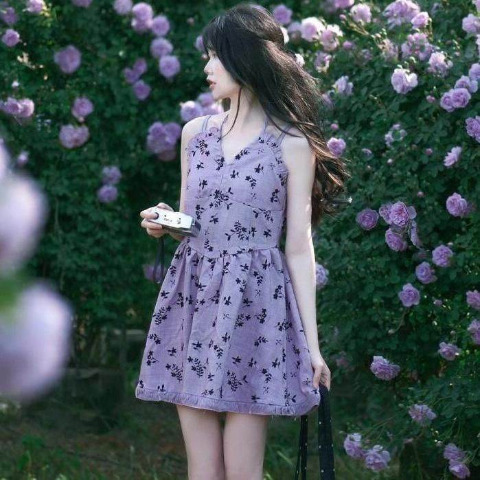 紫色碎花流苏挂脖吊带连衣裙女夏季新款甜辣辣妹收腰小个子短裙
