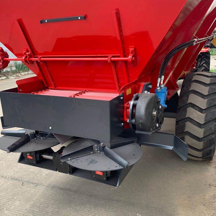 鸡粪猪粪牛粪抛撒车大型自走式履带厂撒粪车GAM湿鸡粪撒粪车家