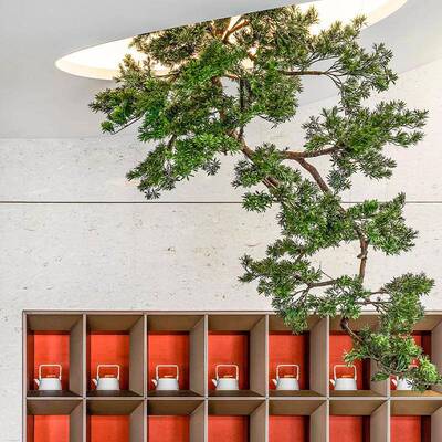 仿真倒挂公松树假迎客松摆壁挂饰新中ONX式办室酒装店大型悬挂橱