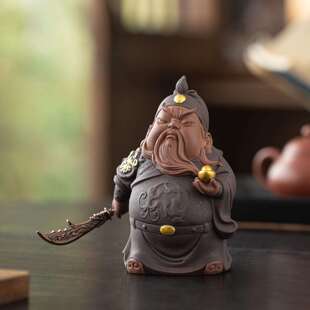 陶瓷三国人物关羽茶宠摆件招财武财神关公雕像家居茶室桌面装饰品