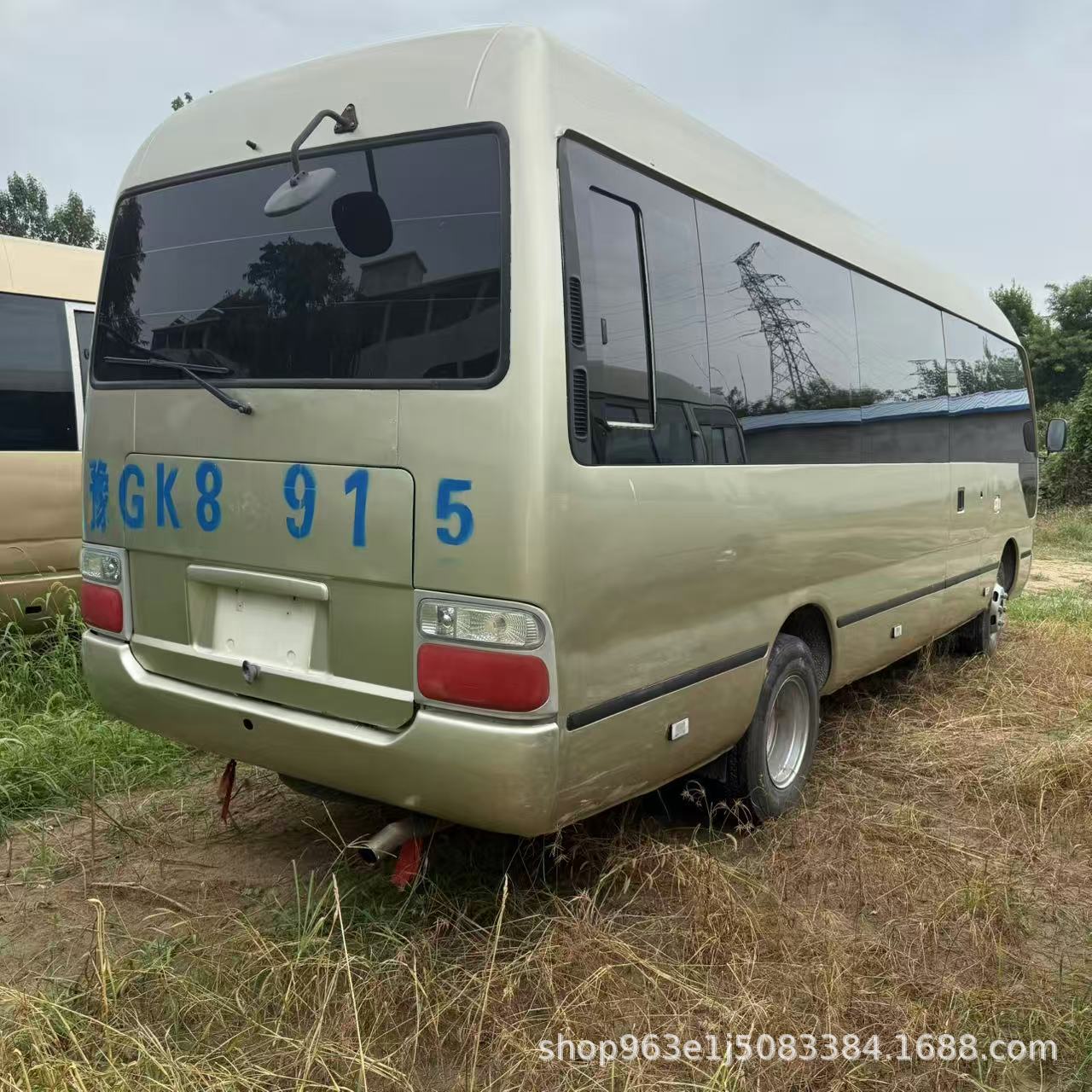 长期出口燃油版丰田柯斯达19座通勤客车 小型中巴车企业接送车