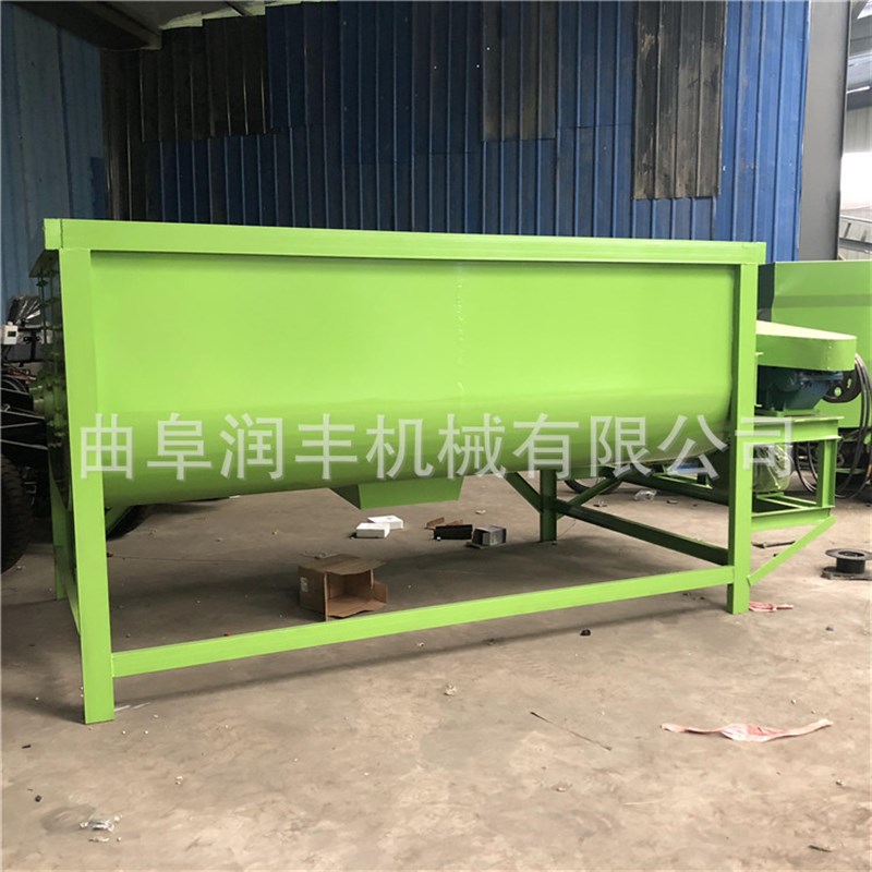 双轴拨齿式牛羊搅拌机青贮秸秆电动拌料机16方自动称重混合机