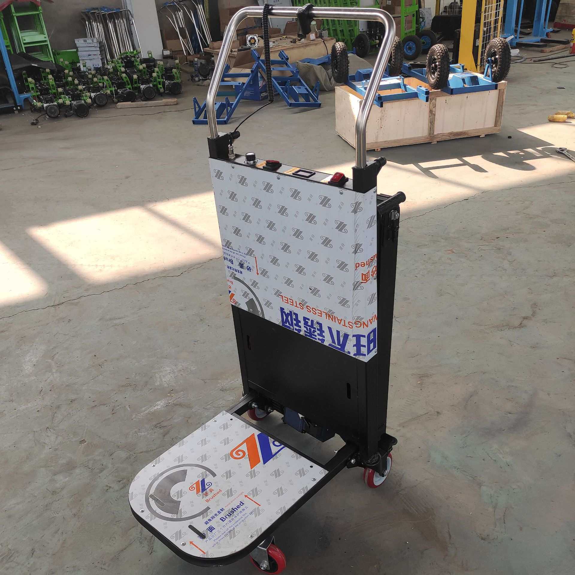 电动履带爬楼机上下楼梯机折叠便携水餐家电搬运车爬楼神器厂家