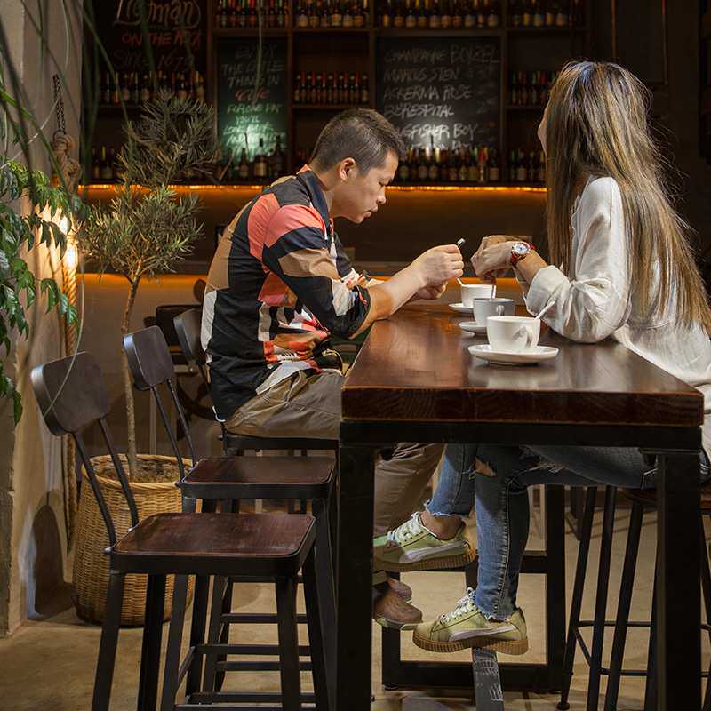美式酒吧椅咖啡厅铁艺吧台椅前台高脚凳复古吧凳实木桌奶茶椅子