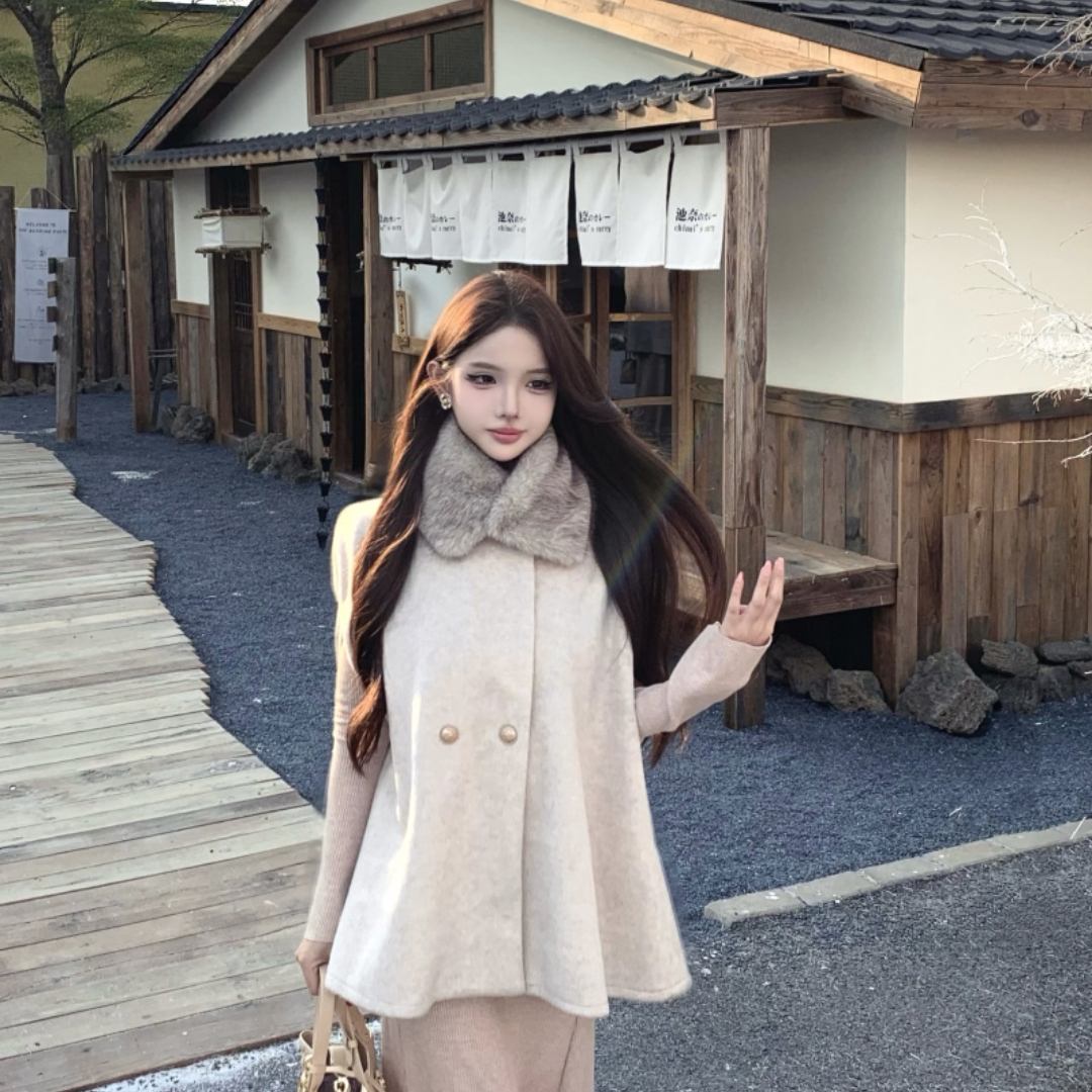 实拍实价 高级感气质毛呢毛毛领斗篷披肩外套秋冬连衣裙打底套装