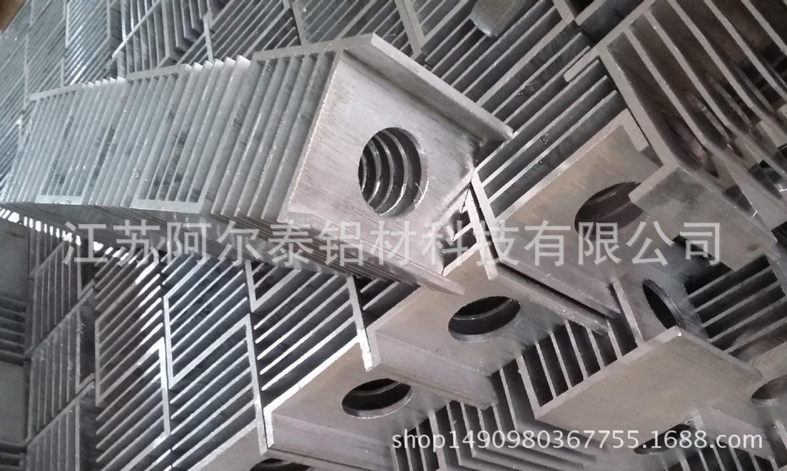开模挤压高难度工业散热器铝型材