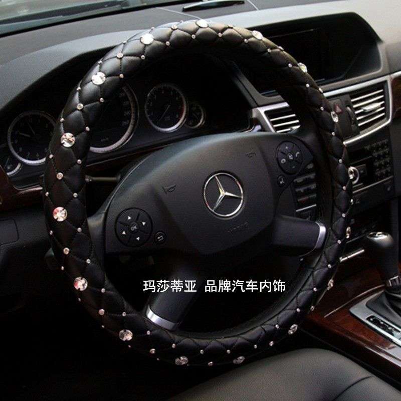 玛莎蒂亚时尚汽车方向盘套真皮女士满钻羊皮四季通用粉色车载把套
