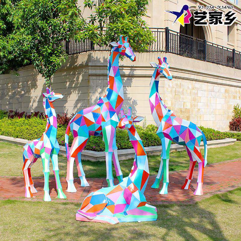 户外太阳能几何长颈鹿大型摆件公园园林景观七彩梅花鹿玻璃钢雕塑