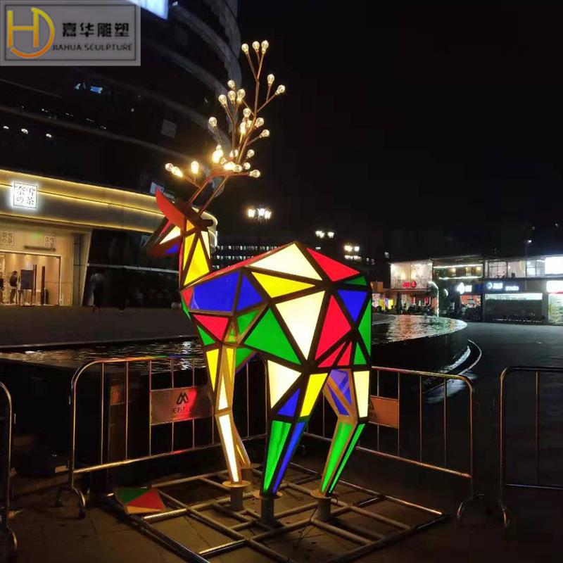 不锈钢动物雕塑切面内发光抽象鹿雕塑商场装饰彩绘几何鹿摆件制作