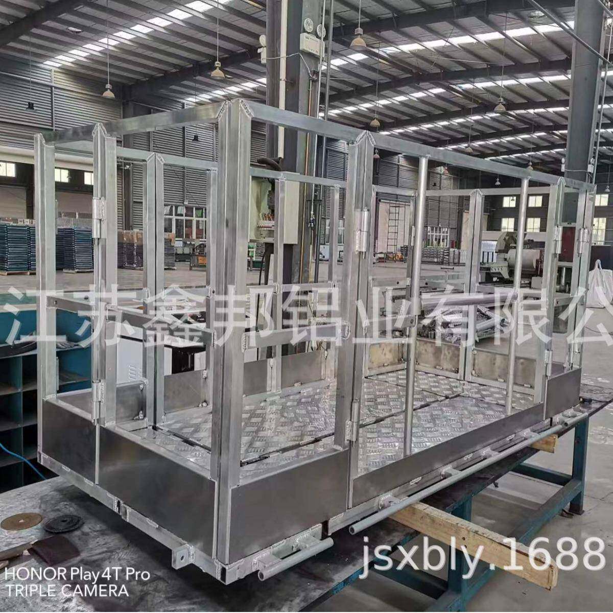 自动折叠吊篮花纹铝板平台外墙通用自动吊篮规格齐全按要求定
