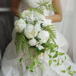 庭院浪漫婚礼仿真新娘手捧花白色教堂派对拍照西水滴瀑布发