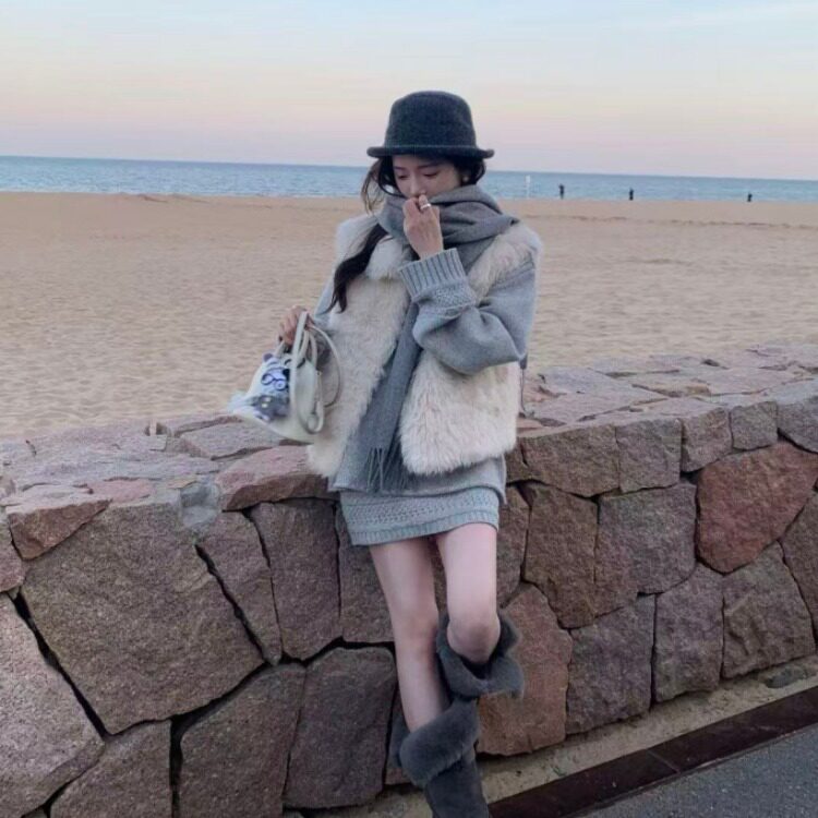 2026新款套装女斜肩针织毛衣叠穿马甲裙子秋冬韩系穿搭短裙三件套