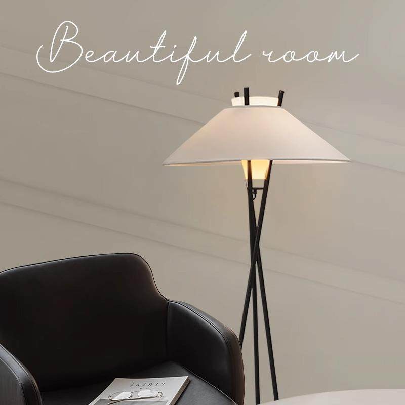 客厅诧寂风样板间卧室钢琴落地灯2025新款意大利设计师三角立式灯
