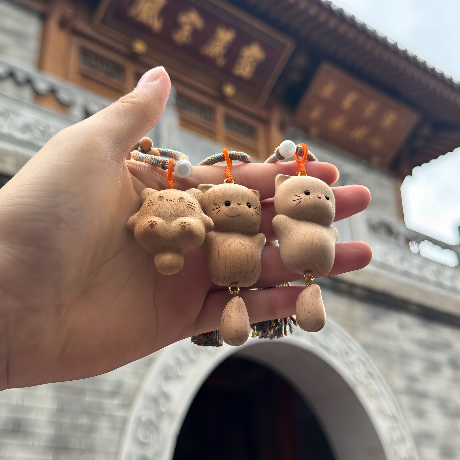 榉木甩尾猫咪流苏木质钥匙扣包挂图片