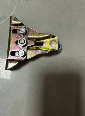 汽车零件移门滚轮总成HIACE68320-26010