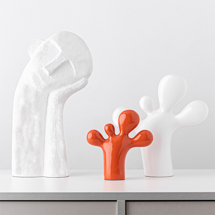 现代思考人物摆件轻奢软装样板房间橱柜客厅设计师款白色抽象脚丫
