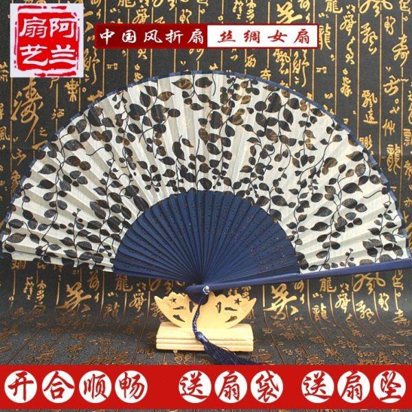 青花瓷女扇子折扇 送扇袋 中国风礼品扇古风女式真丝绢扇和风工艺