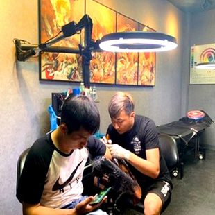 纹身专用工作灯摇臂长吊臂上墙壁挂式无影灯纹绣美容灯美发补光灯