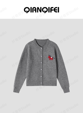 1-4F【纤奇菲】 韩系简约小马贴标圆领毛衣开衫 81010-1636