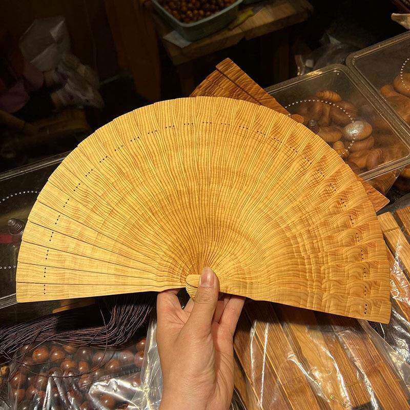 崖柏扇子太行崖柏苏扇镂空雕花折扇中国风工艺品扇子送礼