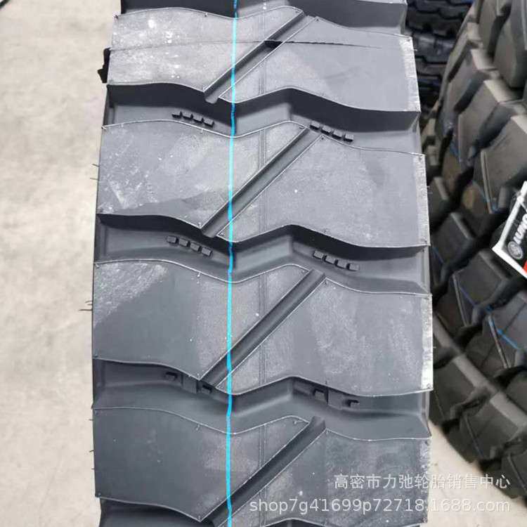 1100r20汽车轮胎钢丝胎短途货车自卸车轮胎花纹加深防扎1100R20