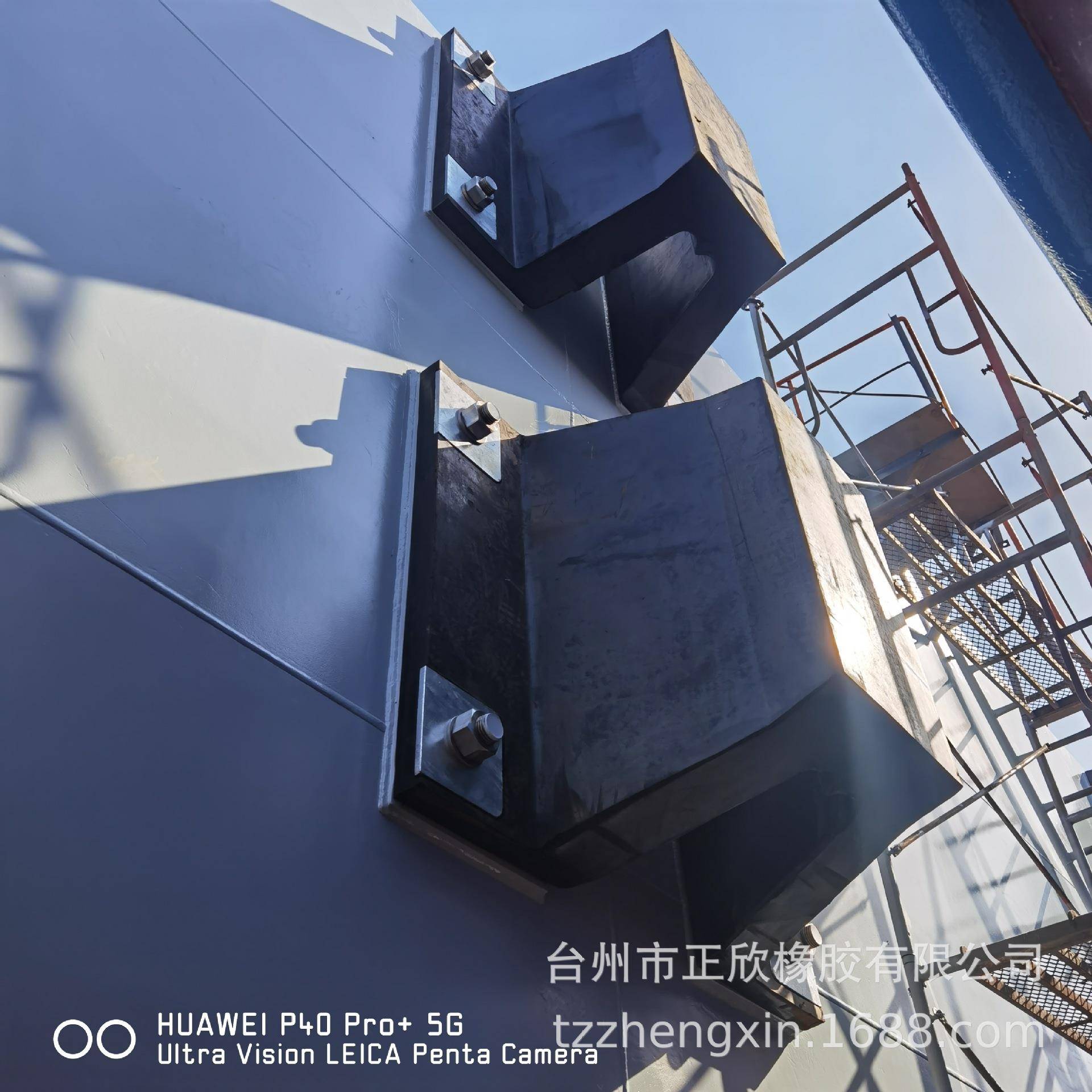 正欣拱型DA800橡胶护舷港口橡胶护舷桥墩D200型SA600型橡胶
