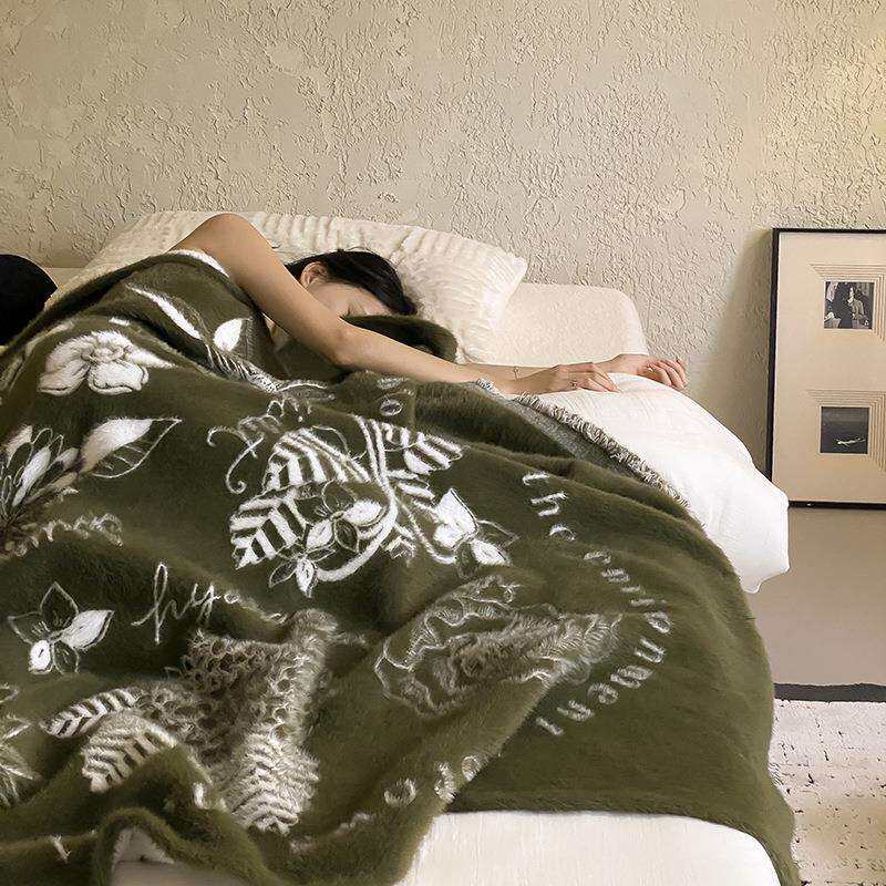 秋冬新款简约亲肤舒适貂绒毯盖毯高端轻奢毛毯针织云貂绒温馨