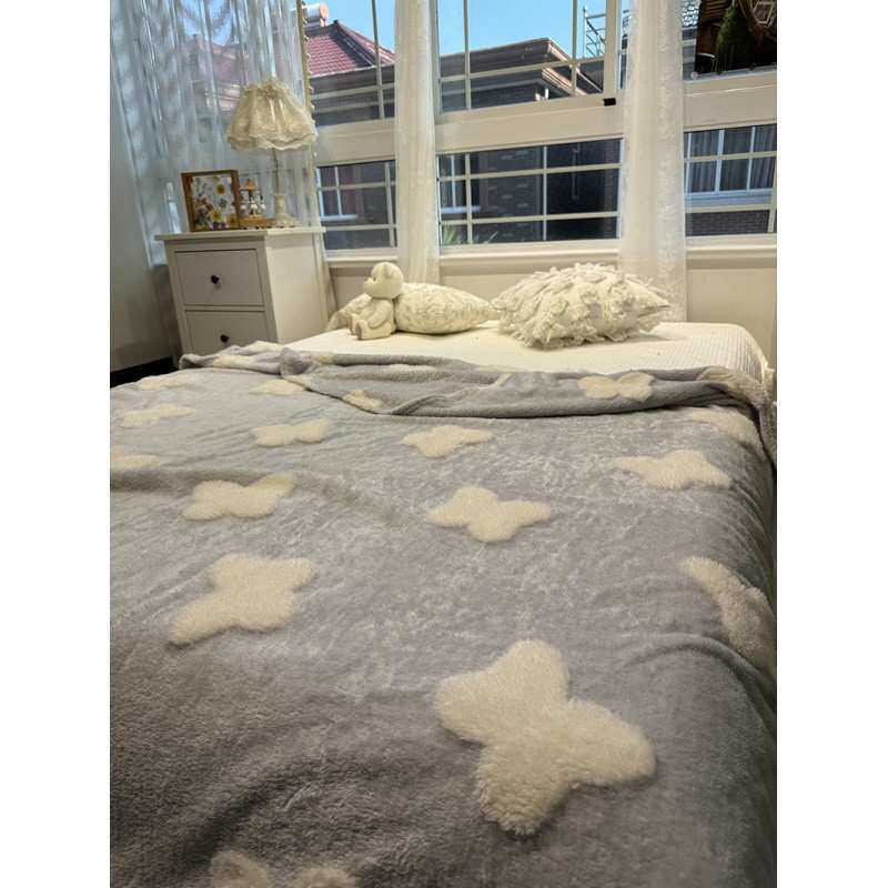 E4C提花蝴蝶紫灰舒棉绒休闲毯毛毯保暖加厚床单牛奶珊瑚绒盖毯