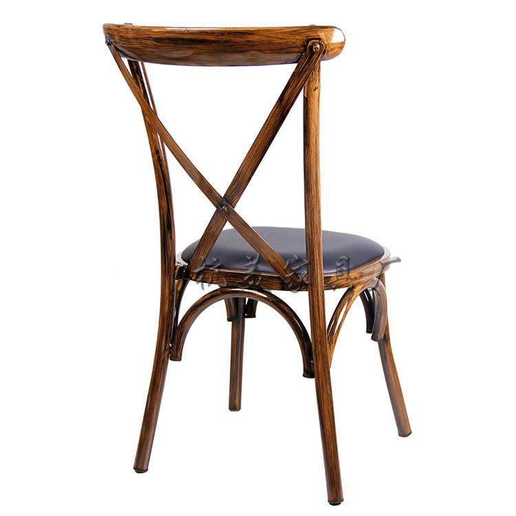 创意铁艺叠叉椅子热转印交叉背椅刷木油漆铁皮堆椅轻量IOF化堆纹