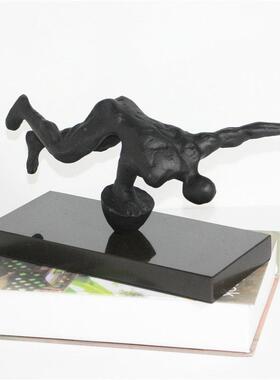 现简约样板房关茶几铸铁思考人物雕书房塑墙2162代柜运动玄甩手人