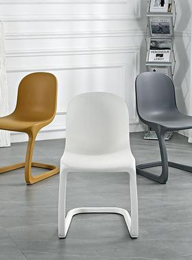 和为创意塑料餐椅家用简约现代靠背书桌化妆椅子北欧设计师美人椅