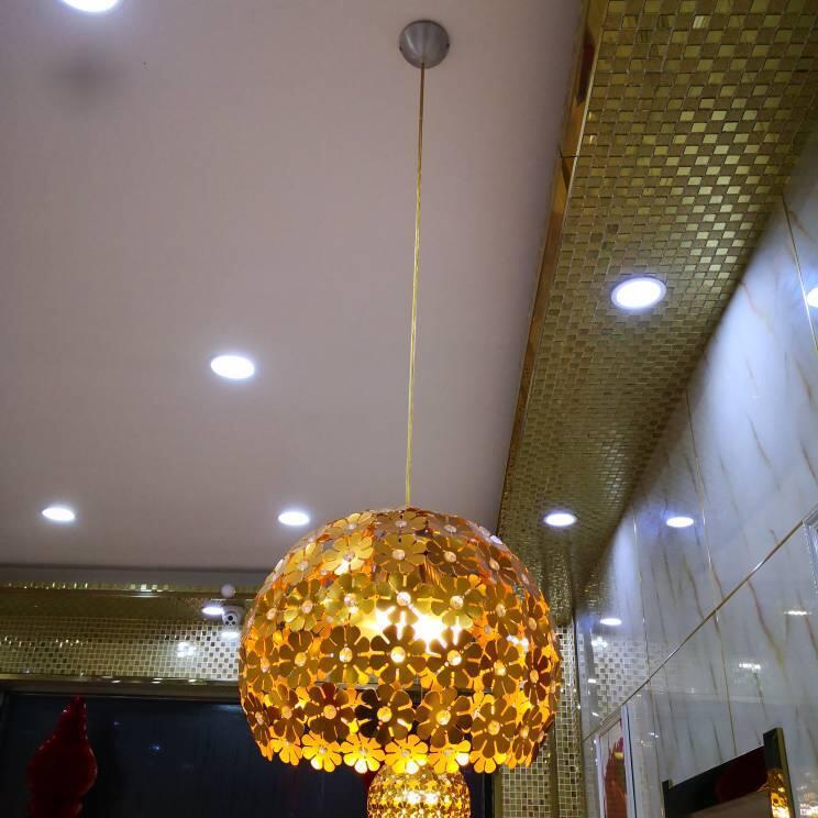 梅花吊灯餐厅饭店餐馆简约现代创意个性吊灯火锅店吊灯铝材圆形灯