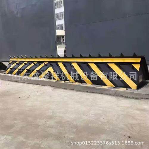 液压翻板路障机翻板路障机液压式升降路障值得你的信赖
