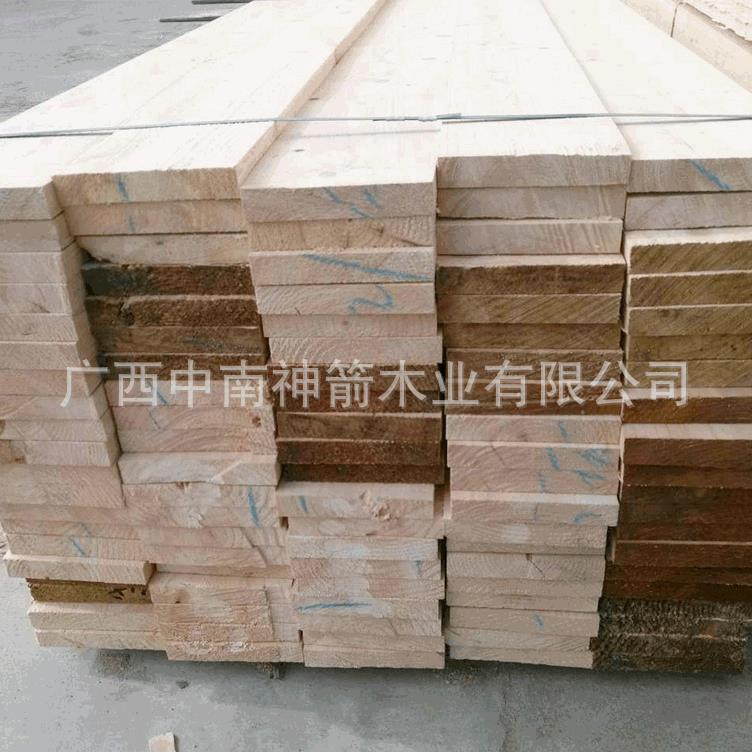 木跳板4*9建筑木方带皮率低尺寸标准规范不易断裂