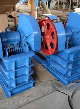 PE250×350型颚式破碎机出口非洲柴油动力粉碎机小型移动式现货