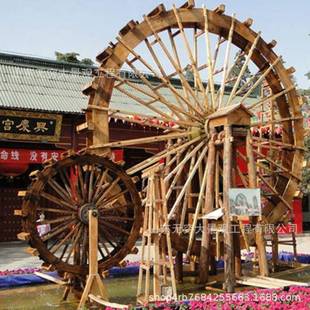 防腐木实木大型电动碳化木户外脚踏景观制作车轮浇水自动旋转水车