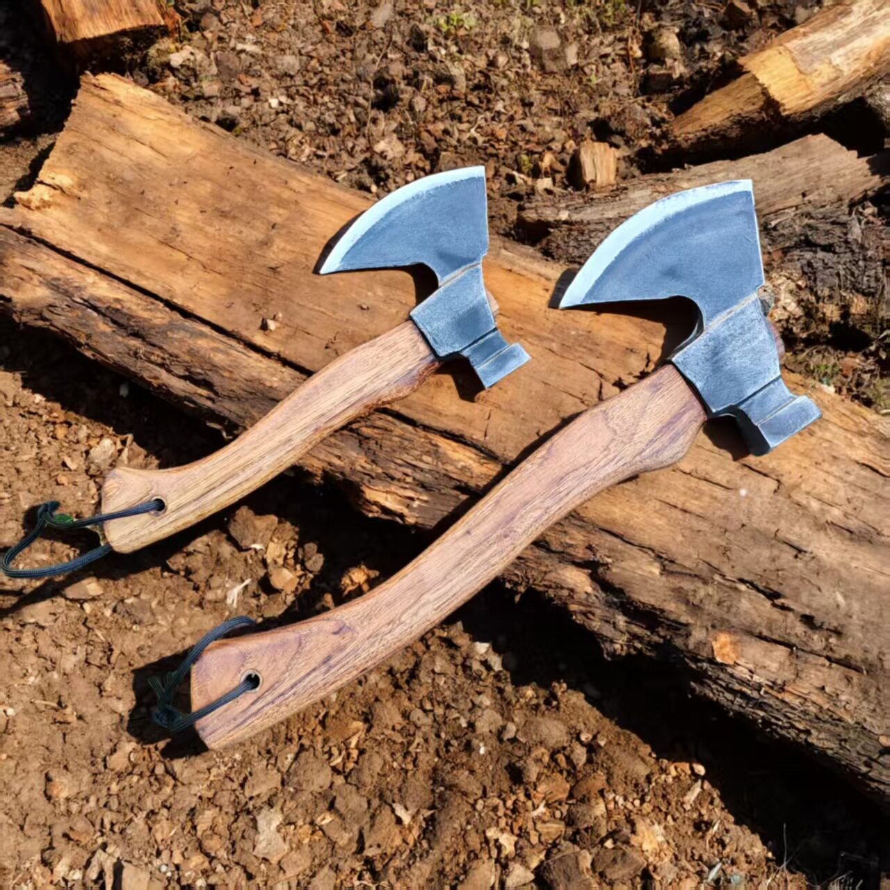 户外露营便携锰钢斧子锋利木柄小锤斧户外野营手工锻打劈柴斧