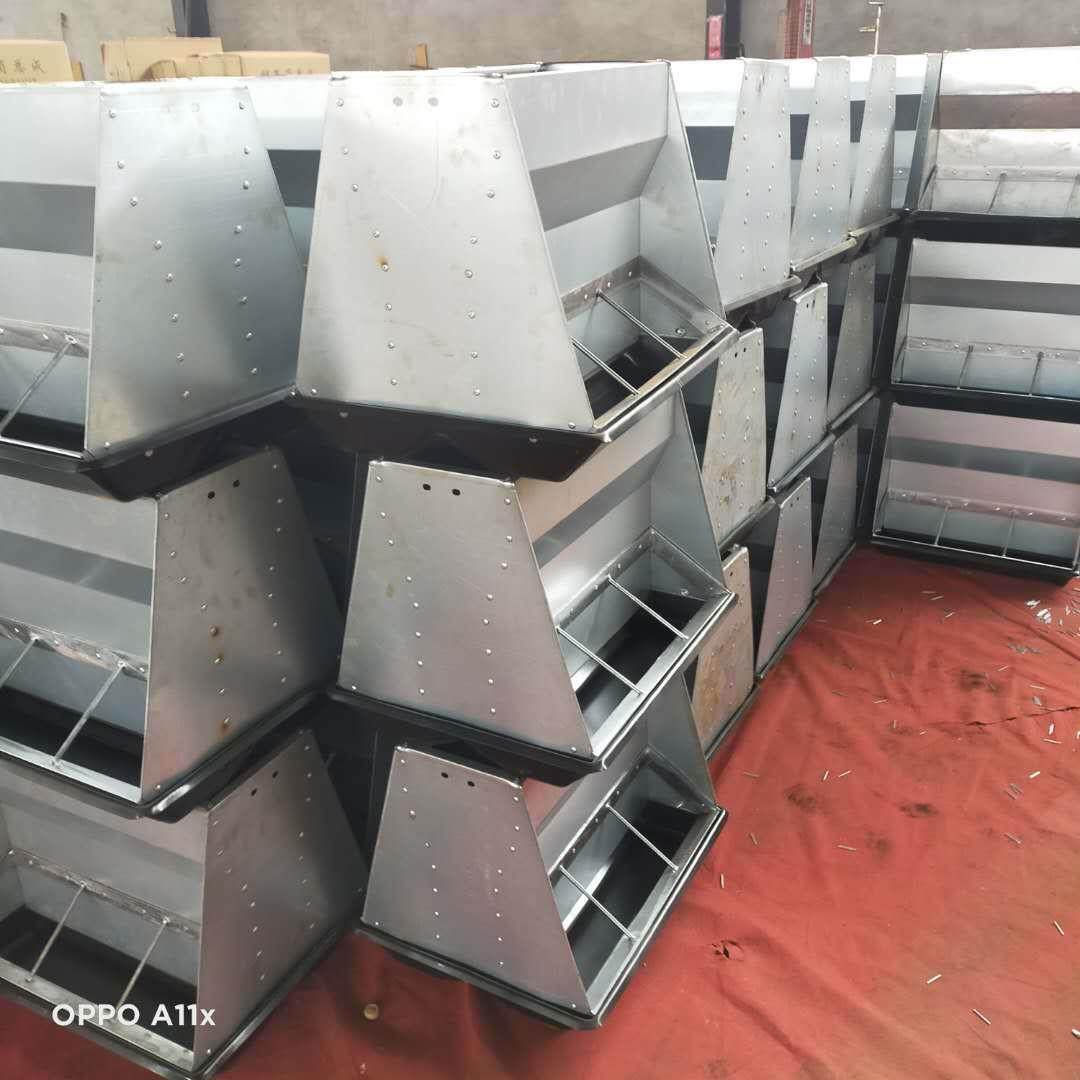 仔猪食槽小猪料槽镀锌板双面自动下料猪用保育猪仔猪料槽多功能,纺织面料/辅料/配套,纺织机械配件,淘宝优惠券,粉丝福利购,淘宝优惠卷