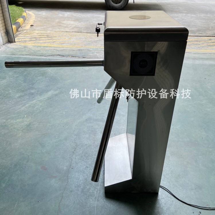 厂家供应电动机械式不锈钢三辊转闸门车站手动三辊闸景区入口闸