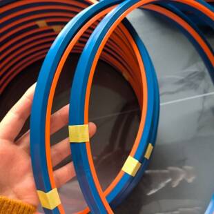 工厂价格聚氨酯BD型轴用带挡圈+O圈加强型主油封高压305*325