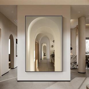 空间塑造现代简约空间延伸玄关装饰画走廊挂画高级感客厅竖版画